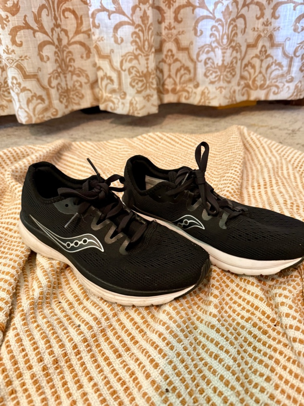 Saucony Black and White Women's Sneakers